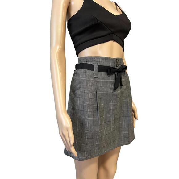 Chic Gray Plaid Skirt with Belt - Picture 2 of 5